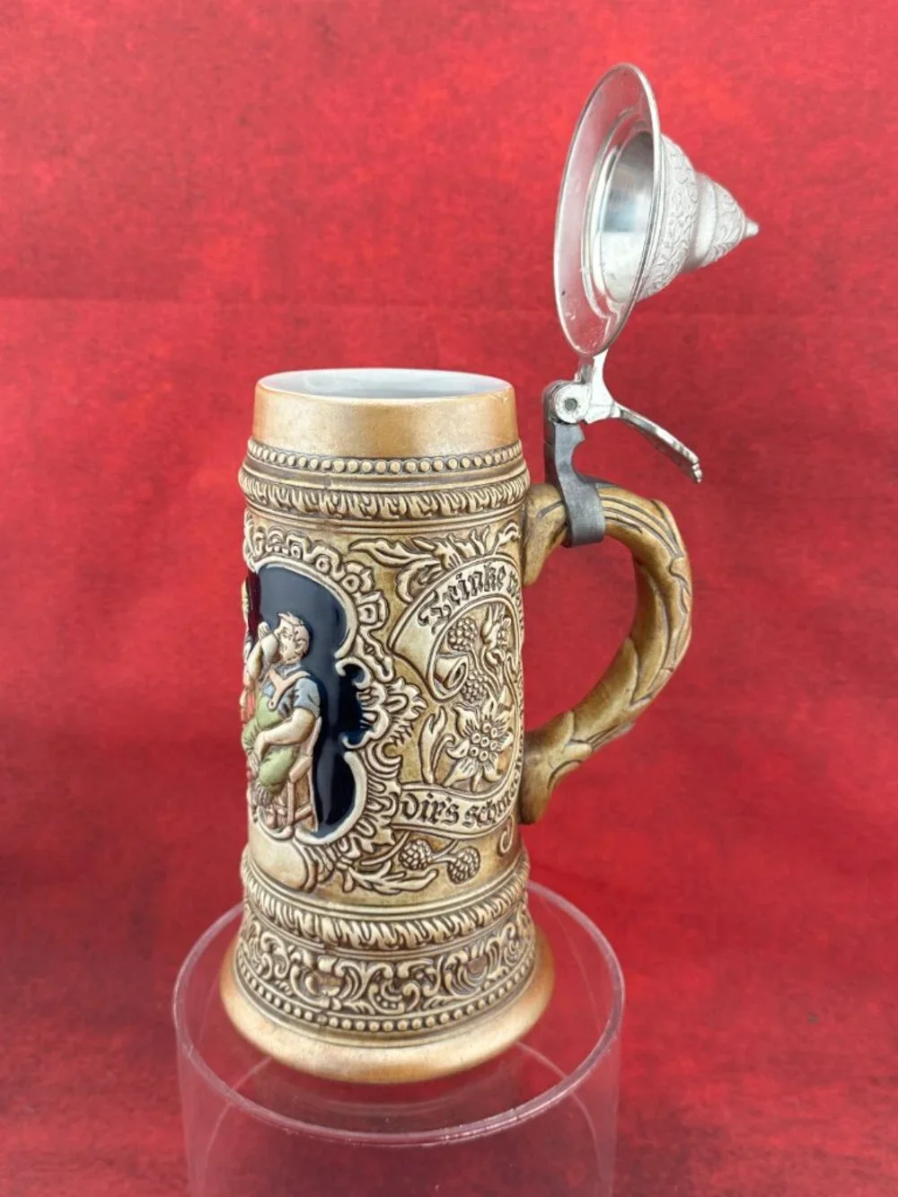 VINTAGE GERMAN TAVERN SCENE LIDDED TAN BACKGROUND BEER STEIN CERAMARTE 9 3/4 in